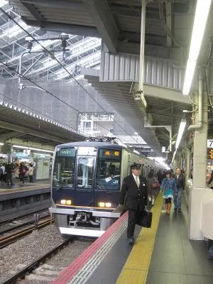 321系&新駅舎