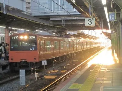 沈む太陽と201系
