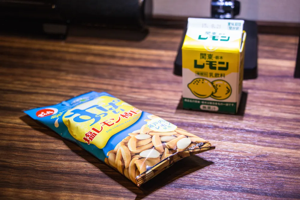 関東・栃木レモンとレモン味の柿ピー